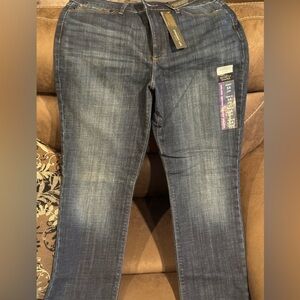 NWT Lee jeans straight leg secretly shapes Size 14 long